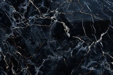 Beyaz damarlı koyu siyah mermer desenli fotoğraf. Arkaplan veya haritalama için arkaplan dokusu