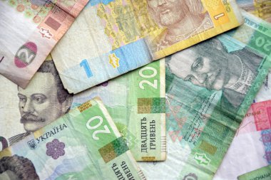 Ukrayna 'nın işlenmiş Hryvnia UAH kolajı banknotların dokusunu destekler. Pankart, arkaplan veya 3B haritalama için doku