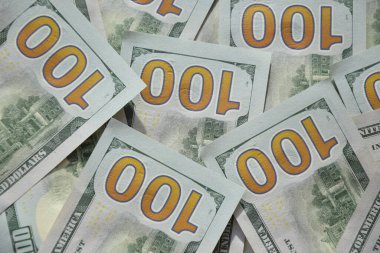 Birçok yüz dolarlık banknot dokusunun işlenmiş kolajı. Pankart, arkaplan veya 3B haritalama için doku