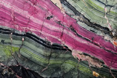 Zoisite tanzanit taşından işlenmiş kolaj mor ve yeşil doku. Pankart, arkaplan veya 3B haritalama için doku