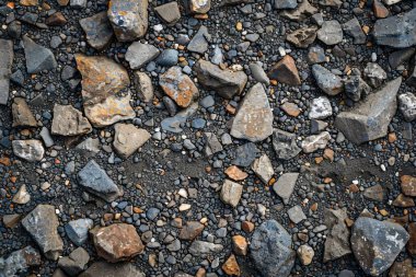 Gri asfalt kaya döküntülerinin fotoğrafı. Arkaplan veya haritalama için arkaplan dokusu