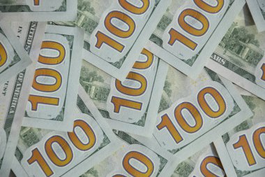 Birçok yüz dolarlık banknot dokusunun işlenmiş kolajı. Pankart, arkaplan veya 3B haritalama için doku