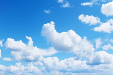 Bulutlu açık mavi gökyüzü dokusunun işlenmiş kolajı. Pankart, arkaplan veya 3B haritalama için doku