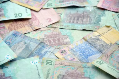 Ukrayna 'nın işlenmiş Hryvnia UAH kolajı banknotların dokusunu destekler. Pankart, arkaplan veya 3B haritalama için doku