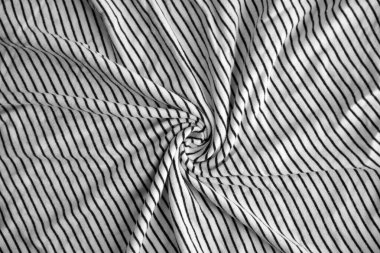 Birçok katlı, soyut siyah ve beyaz soyulmuş kumaş arkaplan kolajı.