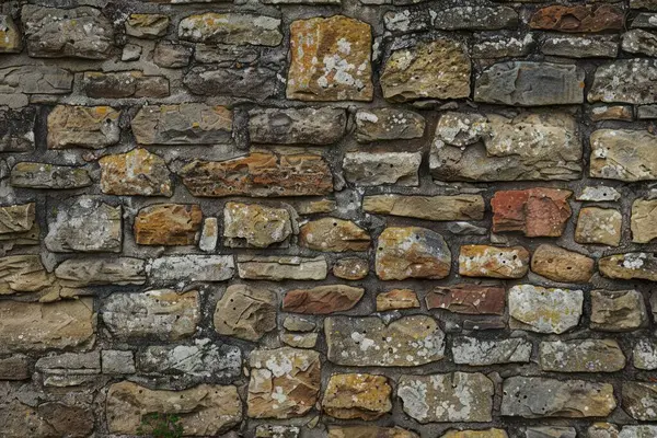 Eski gri ve kahverengi taş duvarın fotoğrafı. Arkaplan veya haritalama için arkaplan dokusu