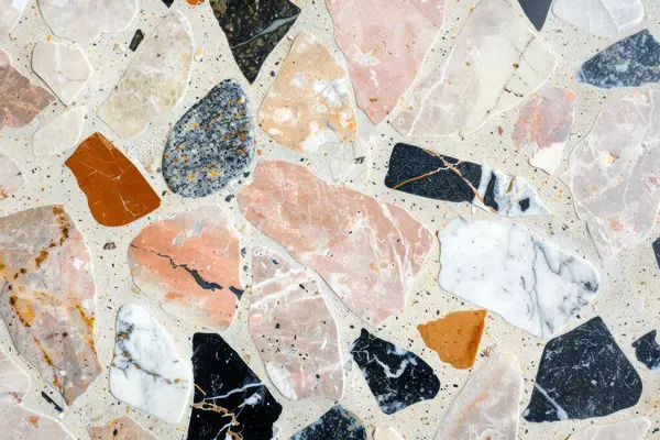 Zemin yüzeyindeki gri terrazzo parçacıklarının fotoğrafı. Arkaplan veya haritalama için arkaplan dokusu