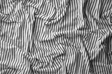 Birçok katlı, soyut siyah ve beyaz soyulmuş kumaş arkaplan kolajı.