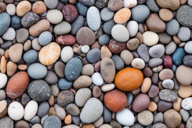 Deniz kıyısı çakıl taşları dokusunun işlenmiş kolajı. Pankart, arkaplan veya 3B haritalama için doku