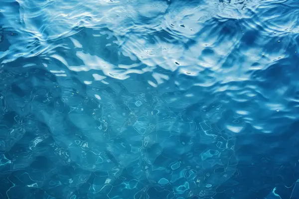 Güneş ışığında işlenmiş mavi su dalgaları dokusu kolajı. Pankart, arkaplan veya 3B haritalama için doku