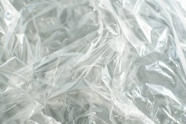 Buruşmuş politen plastik ambalaj kağıdının fotoğrafı. Arkaplan veya haritalama için arkaplan dokusu