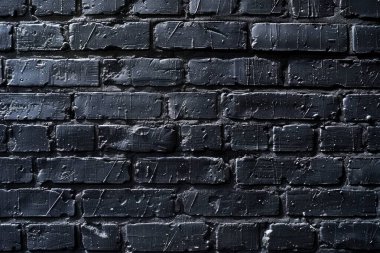 Eski tuğla duvarın resmi siyah renge boyanmış. Yakın plan. Arkaplan veya haritalama için arkaplan dokusu