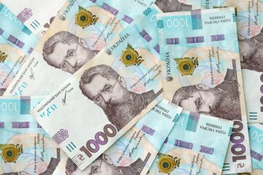 Modern tasarımı olan büyük miktarda Ukraynalı yeni 100 Hryvnia para faturası. Finansal konsept, iş ücretleri