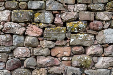 Eski gri ve kahverengi taş duvarın fotoğrafı. Arkaplan veya haritalama için arkaplan dokusu