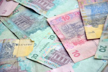 Ukrayna 'nın işlenmiş Hryvnia UAH kolajı banknotların dokusunu destekler. Pankart, arkaplan veya 3B haritalama için doku