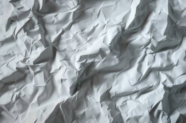 Buruşuk beyaz kağıtların fotoğrafı. Kapatın. Arkaplan veya haritalama için arkaplan dokusu