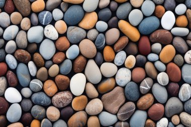 Sahildeki çakıl taşlarının yüzey dokusunun işlenmiş kolajı. Pankart, arkaplan veya 3B haritalama için doku