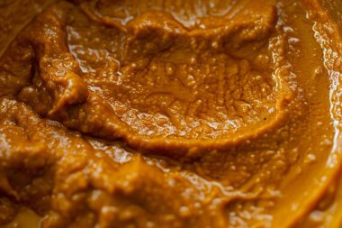 Taze ve ıslak köri sosunun fotoğrafı. Arkaplan ya da yemek tarifleri için yemek fotoğrafı