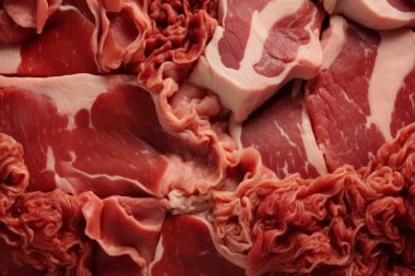 İşlenmiş taze çiğ et yüzey dokusu kolajı. Pankart, arkaplan veya 3B haritalama için doku