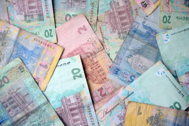 Ukrayna 'nın işlenmiş Hryvnia UAH kolajı banknotların dokusunu destekler. Pankart, arkaplan veya 3B haritalama için doku