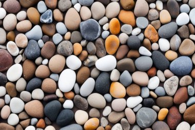 Sahildeki çakıl taşlarının yüzey dokusunun işlenmiş kolajı. Pankart, arkaplan veya 3B haritalama için doku
