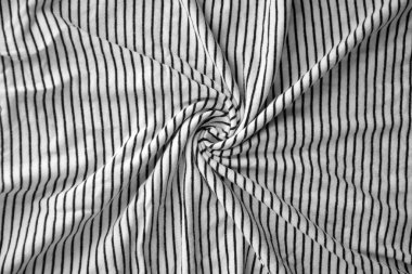 Birçok katlı, soyut siyah ve beyaz soyulmuş kumaş arkaplan kolajı.