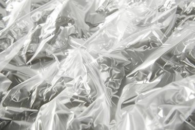 Buruşmuş politen plastik ambalaj kağıdının fotoğrafı. Arkaplan veya haritalama için arkaplan dokusu