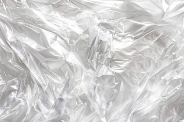 Buruşmuş politen plastik ambalaj kağıdının fotoğrafı. Arkaplan veya haritalama için arkaplan dokusu