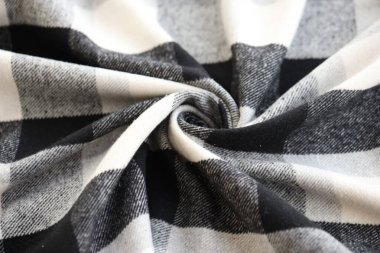 Siyah kareli peçete havlusu izole edilmiş, mutfak peçetesi siyah. Yiyecek temizliği ya da dekor