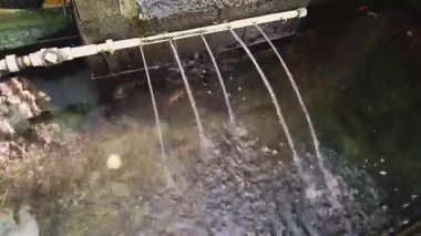 Bahçe için uygun estetik yapay çeşme.