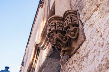 Manacor, Mallorca 'daki katedral. Saat kulesinin manzarası güzelmiş. İspanya, Balear Adaları 'nda mimari başyapıt.