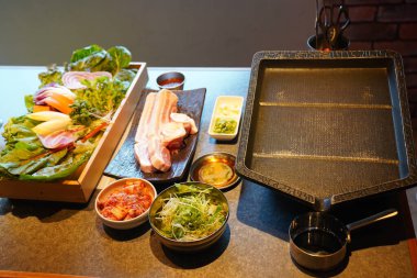 Lezzetli Asya yemeklerinin yakın görüntüsü