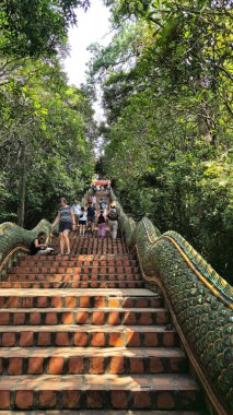 Wat Phra 'ya giden merdiven Doi Suthep