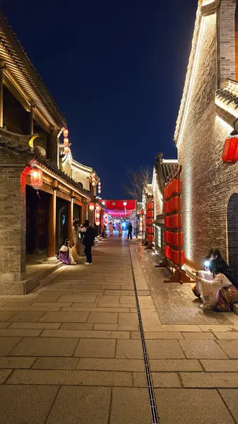 Luoyi Antik Kasabasında Gece Gezintisi