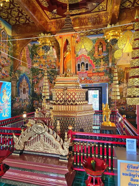Chiang Mai Budist Tapınağının Altın İçi