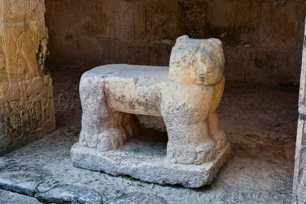 Jaguar heykeli, Chichen Itza, Meksika