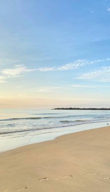 Deniz suyu, sahil, kum, bulut, gökyüzü, günbatımı ve doğa resimleri çok güzel.