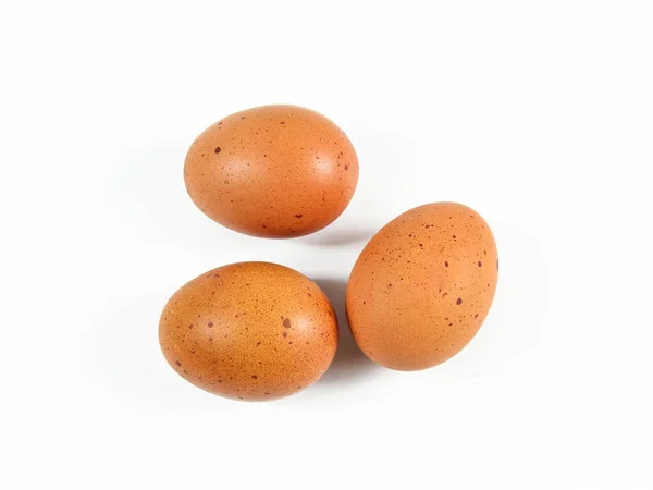 白い背景に隔離された生の鶏の卵のセット — ストック写真