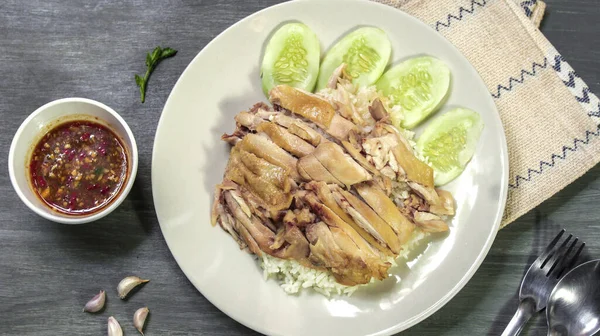 Nasi Kukus Atasnya Dengan Ayam Sajikan Dengan Saus Jahe — Stok Foto