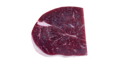 Taze sığır filetosu beyaz arka planda izole edilmiş..