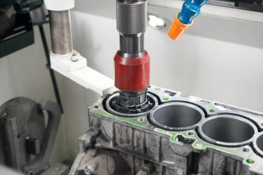 CNC Otomatik Silindir Honing Makinesi, yaklaşın. Araba atölyesi, bilgisayar sayısal kontrollü makine. 