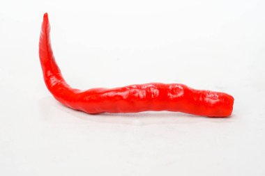 Beyaz arkaplanda kırmızı biber izole