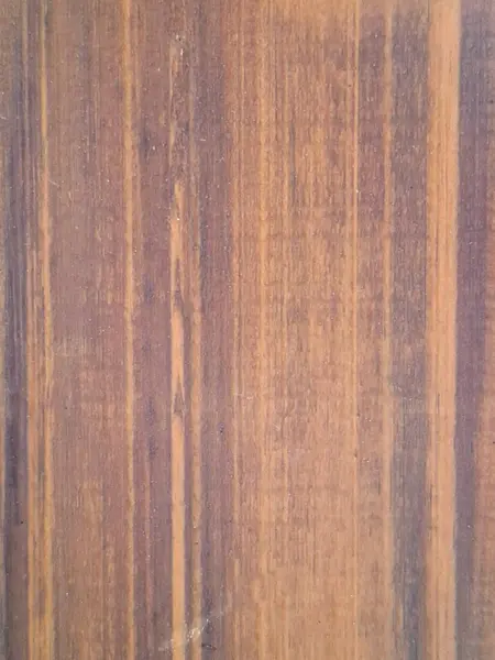 Saten kaplamalı cilalanmış ahşap yüzey kahverengi ve turuncu renkli dikey tahıl desenleri arka plan ya da dekoratif kullanım için mükemmel..