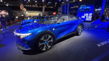 BRÜKSEL, BELGIUM - 10 HAZİRAN 2025: Brüksel Motor Fuarı 'nda sergilenen Alpine A390 elektrikli konsept otomobil