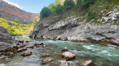Verdon nehri Fransa 'nın Verdon Boğazı' ndan geçen yaz boyunca.