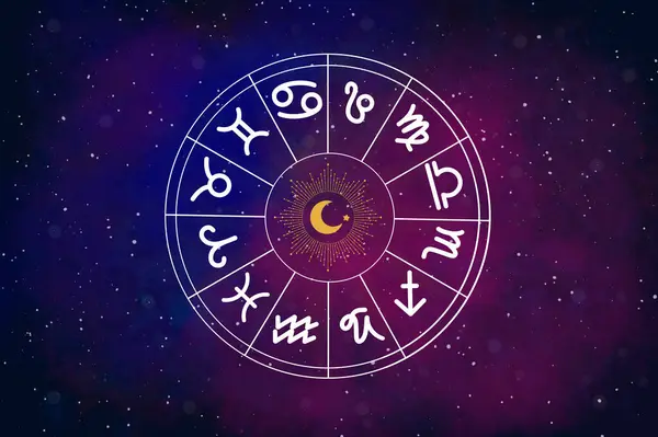 Güzel renkli yıldızlı arka planda 12 zodyak sembolü olan batı astroloji çemberi. Vektör illüstrasyonu.