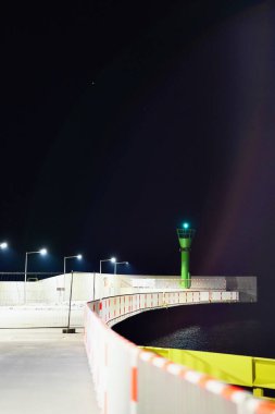 Limandaki gece feneri..