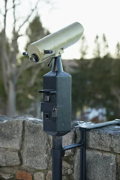 Çevreyi gözlemlemek için teleskopu kapatın..