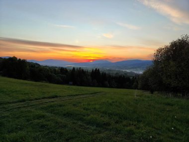 Dağlarda gün batımı