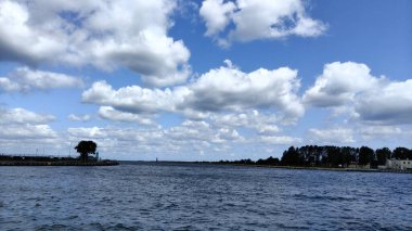 Parktaki gölün güzel manzarası